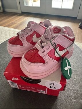 Nike Dunk Low BTE
Baby/toddler size 3c